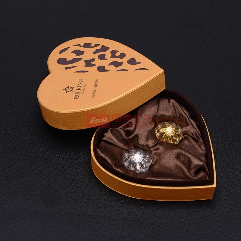 金银套装巧克力摆件